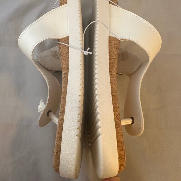 Izod  Charcy, White Flat Thong Sandal  Women Size 10      NEW with Box - Picture 3 of 6